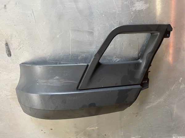 Mercedes-Benz lower front bumper spoiler
