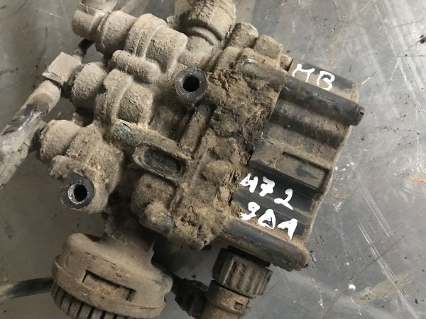 Solenoid valve for Mercedes-Benz Actros - Image 2