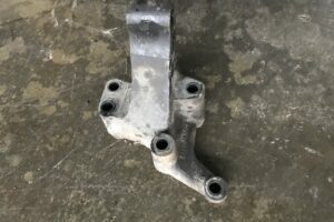 MAN pagalbinis variklio kronšteinas