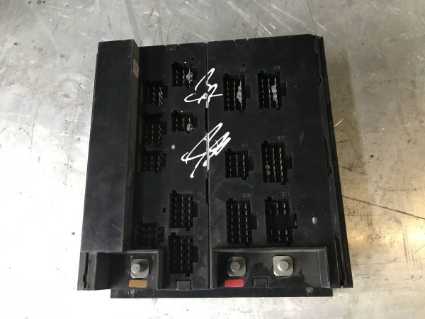 Mercedes-Benz Axor fuse board - Image 2