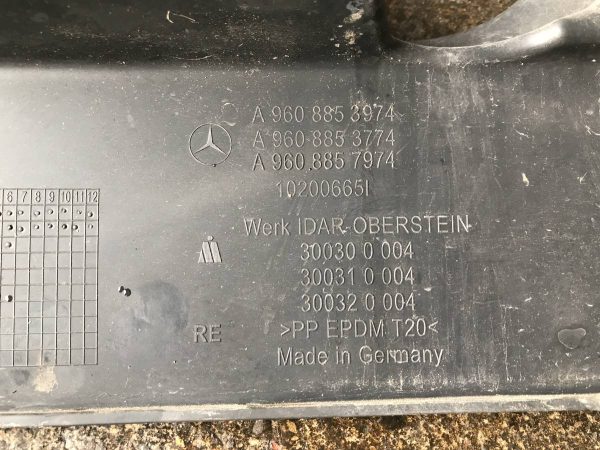 Mercedes-Benz fog light trim - Image 2