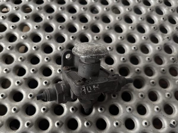 Trailer quick release valve