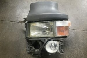 Scania headlight set (left)