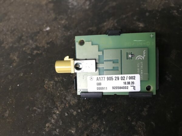 Mercedes-Benz antenna amplifier