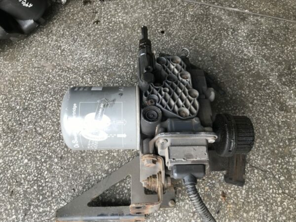Mercedes-Benz air dryer - Image 2