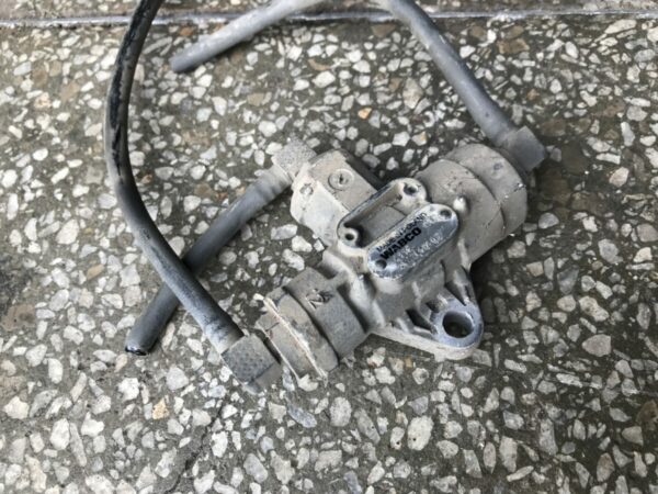 Mercedes-Benz two-way valve
