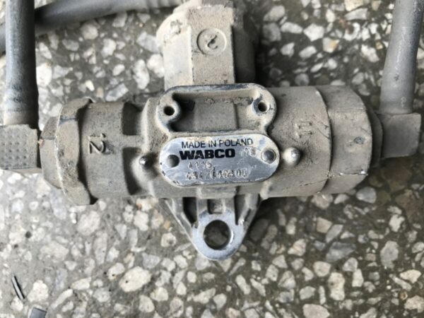 Mercedes-Benz two-way valve - Image 2