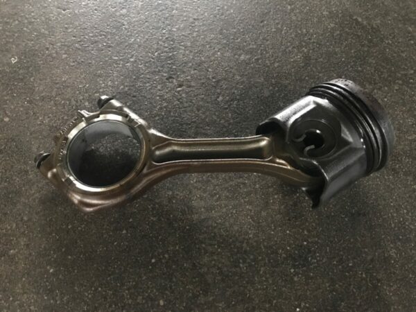 DAF Euro-6 engine MX13 piston & connecting rod