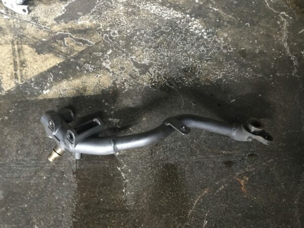 DAF coolant pipe