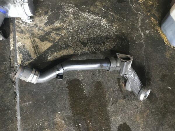 DAF coolant pipe