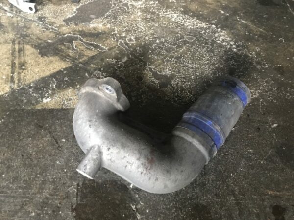 DAF coolant pipe