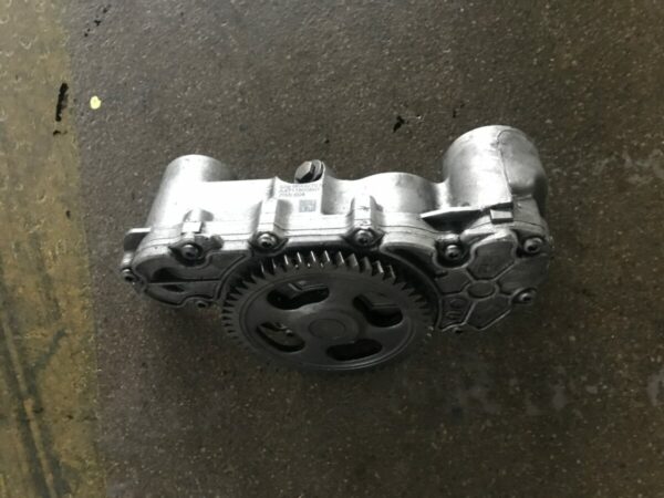 Mercedes-Benz engine OM471 oil pump