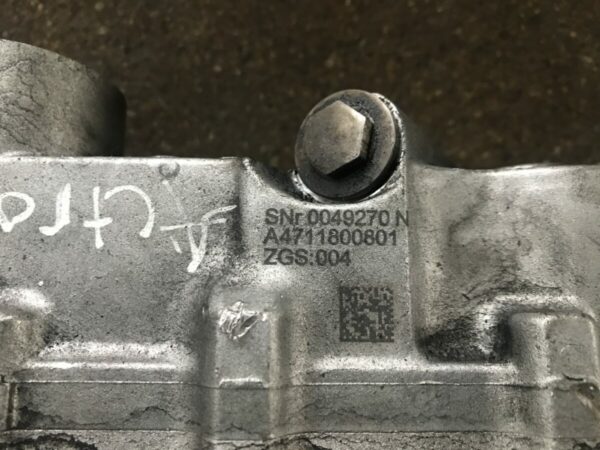 Mercedes-Benz engine OM471 oil pump - Image 3