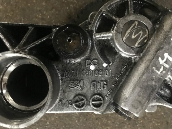 Mercedes-Benz engine OM471 oil pump - Image 4