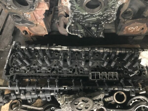 Mercedes-Benz engine OM471 cylinder head