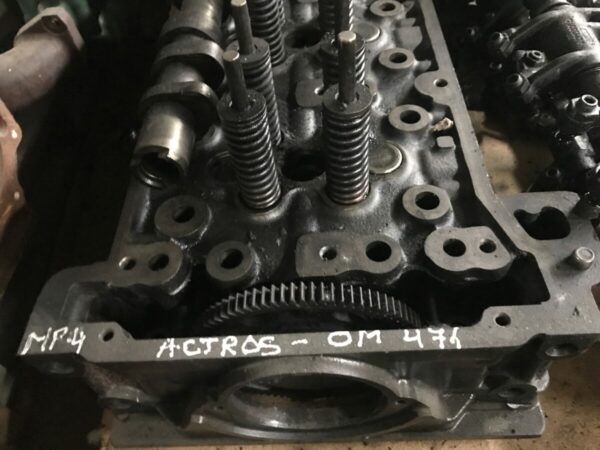 Mercedes-Benz engine OM471 cylinder head - Image 2