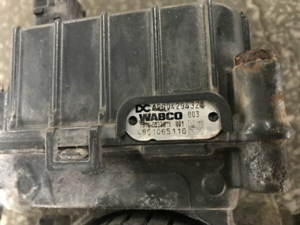 Mercedes-Benz EBS modulator - Image 3