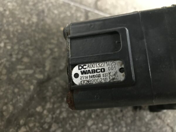Mercedes-Benz ECAS solenoid valve - Image 3