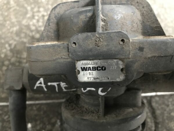 Mercedes-Benz relay valve - Image 2